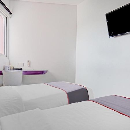 Townhouse Oak Jp Hotel Jakarta Exterior photo