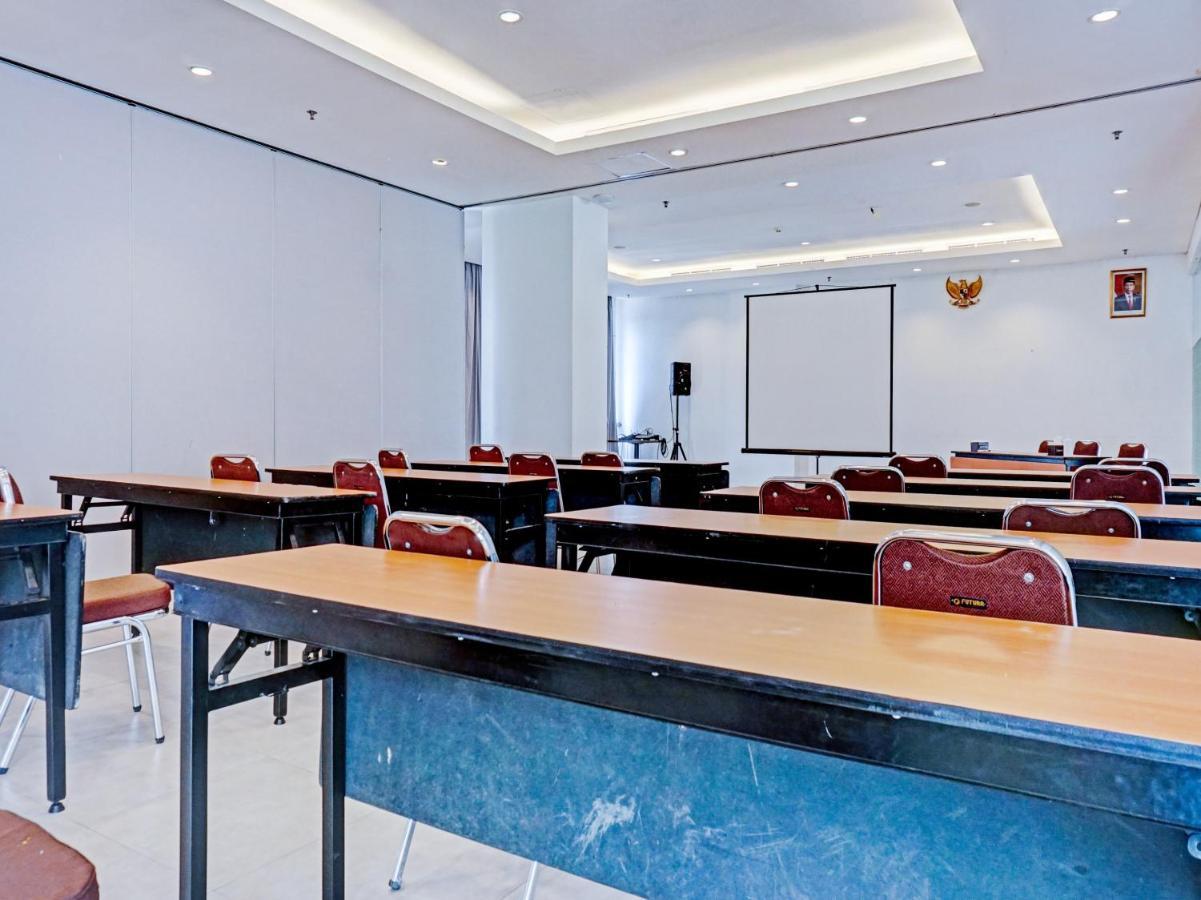 Townhouse Oak Jp Hotel Jakarta Exterior photo