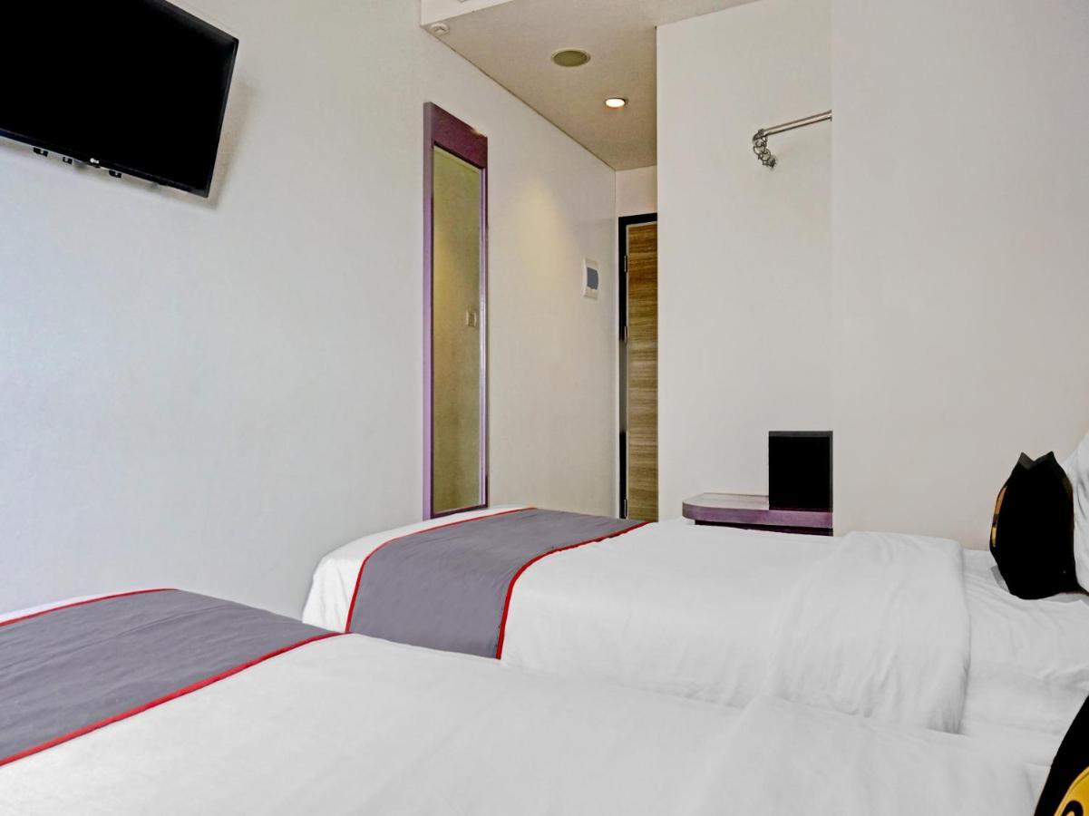Townhouse Oak Jp Hotel Jakarta Exterior photo
